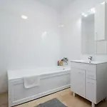 Heaven 2106 - Underground Parking & Self Check-in * 부쿠레슈티