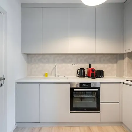 Heaven 2106 - Underground Parking & Self Check-in Apartment